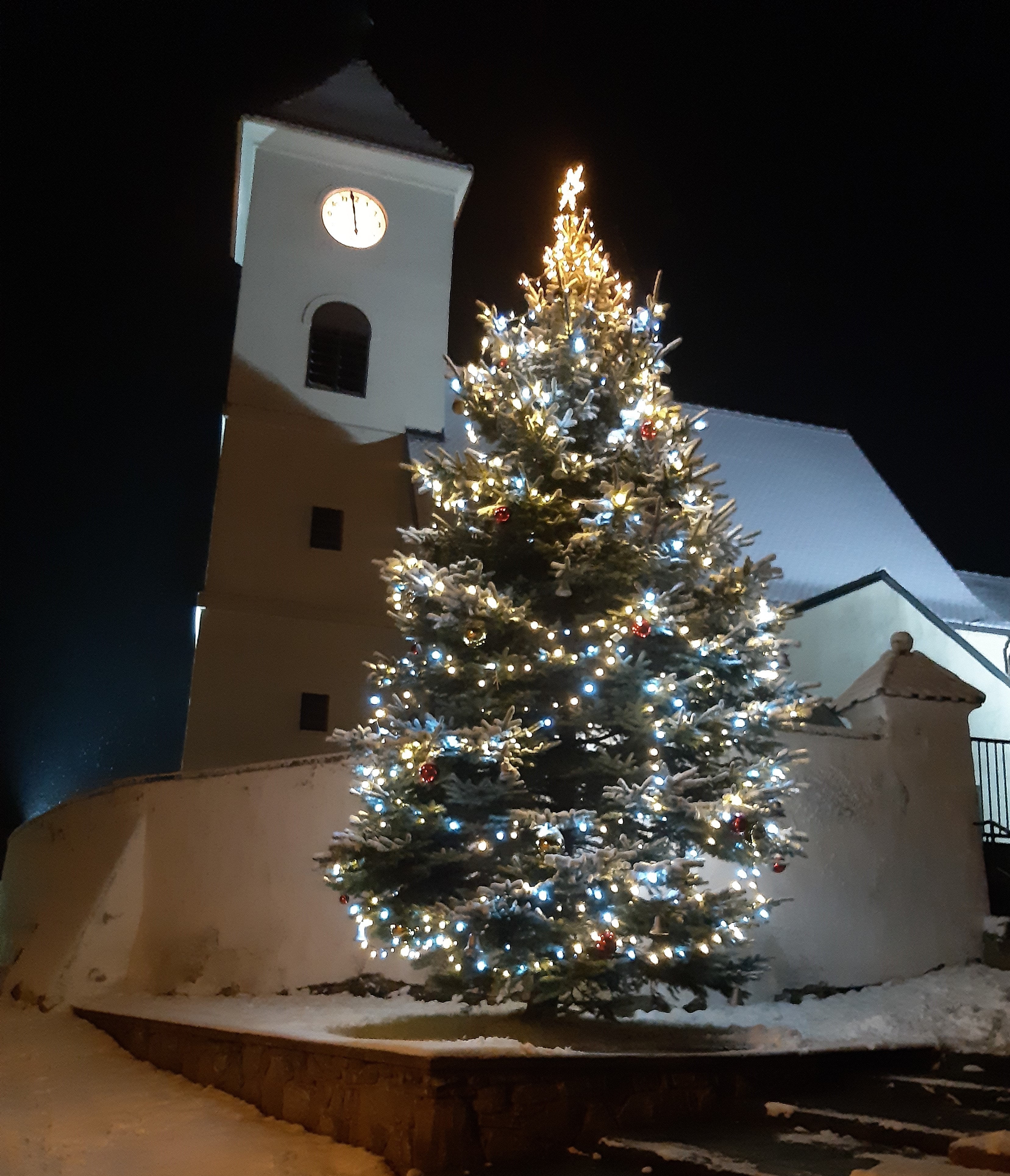 Pozvánka na tradiční rozsvícení vánočního stromu v Čakově