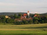 kostel sv. Linharta v Čakově - severní strana pohledem od Dolní Holubovské Bašty